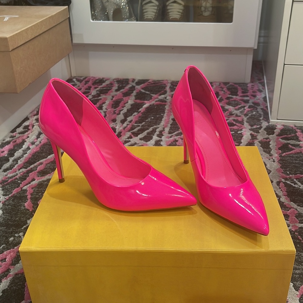 Hot neon pink new guess heels Barbie pink